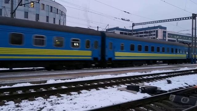 Отправление ЧС4 с пассажирским составом смотреть онлайн