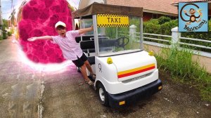 Дети и Машина. Милан и Папа играют в Такси на своей машине.