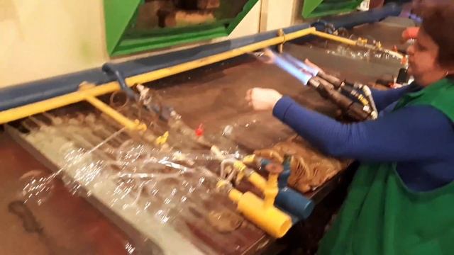 А вы видели КАК делают новогодние игрушки, стеклянные? - смотрите! смотреть онлайн