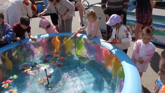 Аттракцион Рыбалочка смотреть онлайн