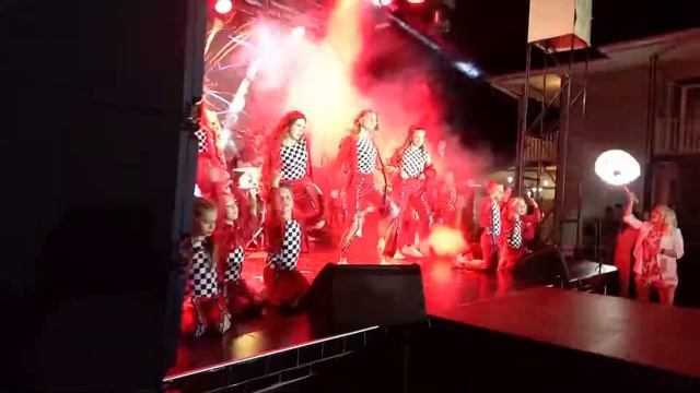 Tik tok Школа танцев Star Time вечеринка Родителей в школу смотреть онлайн