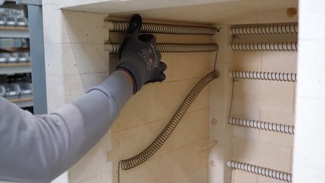 Installation and removal of the heating elements of a chamber kiln смотреть онлайн