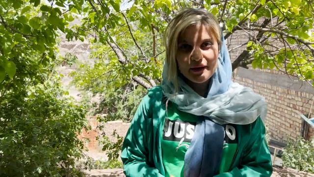 Rosa damascena City In Iran, Rose water (Persian: گلاب) is made by steeping rose petals in water смотреть онлайн