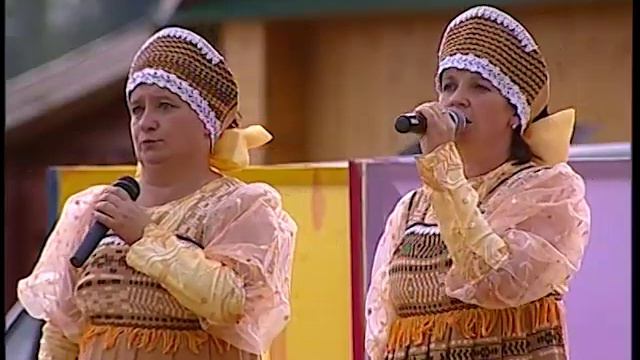 "За тихой рекою". Исполняет ансамбль "Красногорочка". смотреть онлайн