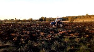 Минитрактор Русич 244 боронует поле