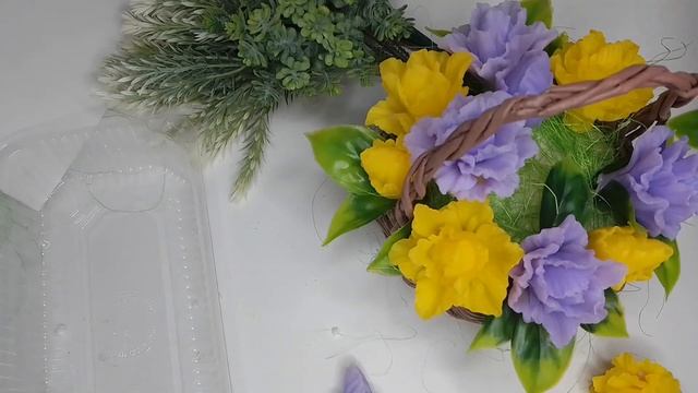 Букет ирисов в корзинке ручной работы. Ирисы от Emerald molds. смотреть онлайн