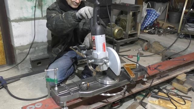 Стойка для болгарки своими руками. Отрезной станок всегда с вами. Удобная мобильная версия. смотреть онлайн