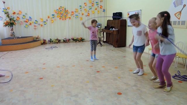 Танец со скакалкой. Скок-скок, перескок. смотреть онлайн