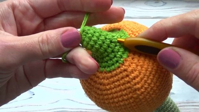 Тыквенный человечек крючком. Часть 3 // мастер-класс toyfabric смотреть онлайн