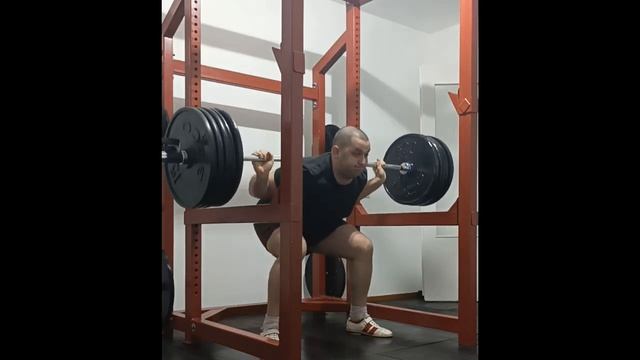 присед сумо, без пояса и бинтов 210х2 (10 апреля 2023) смотреть онлайн