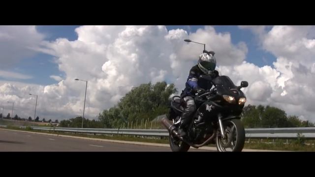 213 - Learning To Wheelie (Suzuki SV 650 S) смотреть онлайн