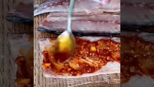 Так Скумбрию я ещё не готовила .. скумбрия с чесноком- это очень вкусно
