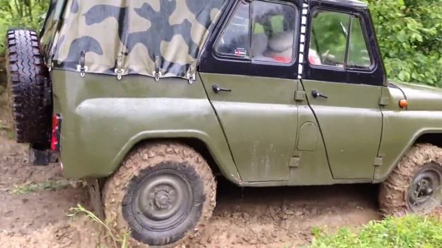 Что может УАЗ в КАРПАТАХ ПОСЛЕ ДОЖДЯ!!! ПУТЬ ДО ВОДОСПАДА смотреть онлайн