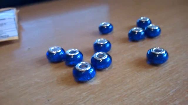 видеообзор синих шармов под муранское стекло для браслета Pandora (Алиэкспресс) смотреть онлайн