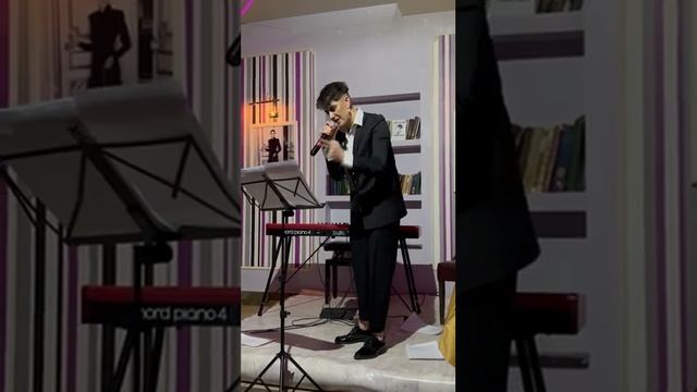 Эмма М "Поразительный паразит" смотреть онлайн