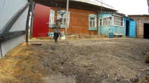 Засыпаем двор шлаком. 29 апреля 2018 г