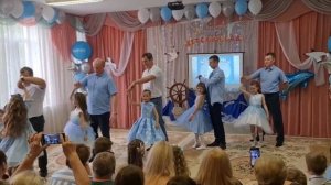 Танец пап и дочек на выпускном в детском саду-трогательно, душевно!