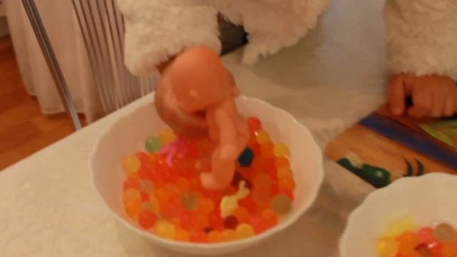 Шарики растущие в воде. Орбиз! Гидрогель. смотреть онлайн