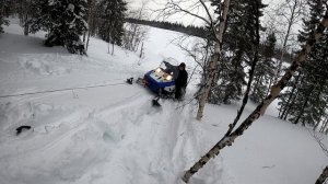 Вытаскиваем снегоход Arctic cat лебедкой, дорога до озера