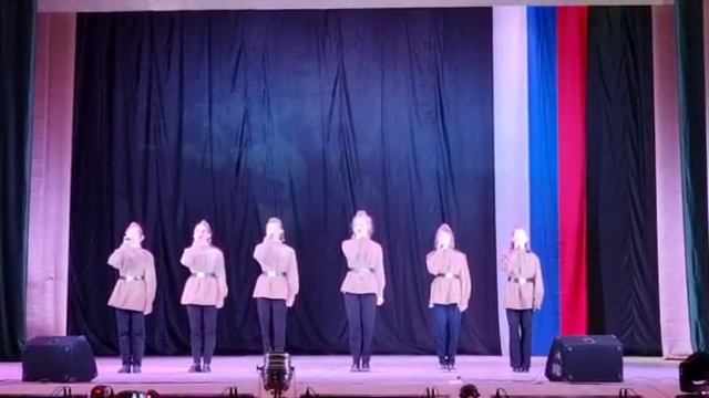 Ансамбль эстрадного пения "Созвездие" (средняя группа) - "На безымянной высоте" смотреть онлайн