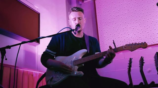 Aston Rd Sessions : Thomas Oliver - Shine Like The Sun (ft. Louis Baker) [Live] смотреть онлайн