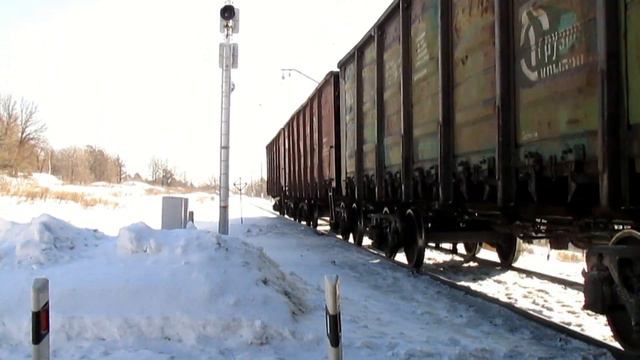 Тепловоз ТЭМ18ДМ с очень коротким составом. смотреть онлайн