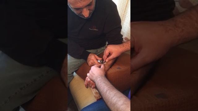 УЧУ ПЛЕМЯШЕК КАК ОТКЛЮЧАТЬ БОЛЬ, А ХОТЯ САМ, ДО СМЕРТИ БОЮСЬ УКОЛОВ И ВРАЧЕЙ))))) смотреть онлайн