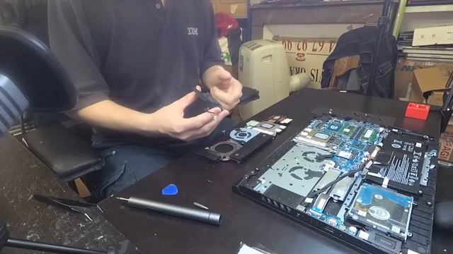 savoir changer un ventilateur CPU sur Acer Nitro AN517 смотреть онлайн