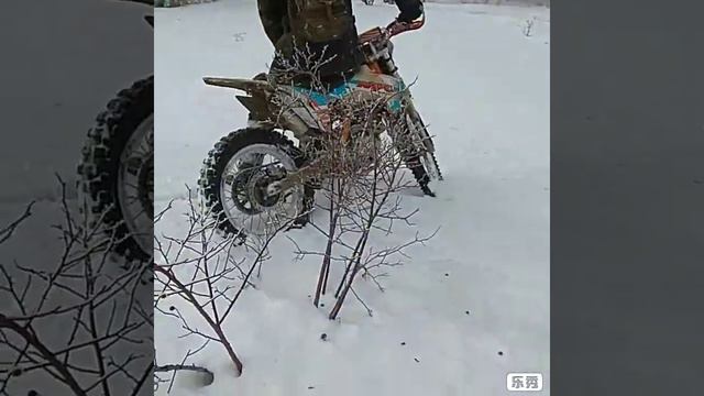 Эндуро курцы искали снег и нашли смотреть онлайн