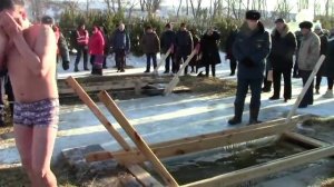 Купание в купели в Крещение Господне . ( г. Ишим. 19.01.2019 г.)