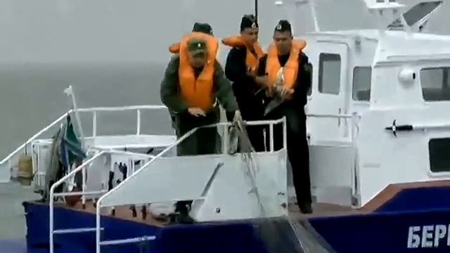 В Таганрогском заливе пограничники спасли уточку смотреть онлайн