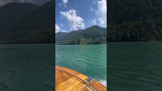 Прокатимся по озеру Рица?!? кстати, на лодке самого Сталина? погнали! смотреть онлайн