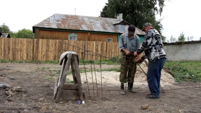 Гнем и вяжем арматуру для фундамента смотреть онлайн