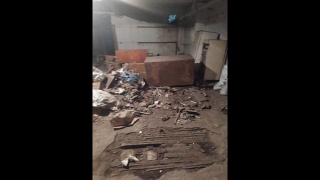 Продолжаю разбирать мусор и первый ремонт пола смотреть онлайн