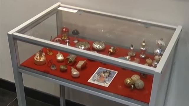 В Музее-заповеднике Горки Ленинские открылась выставка "История елочной игрушки" смотреть онлайн