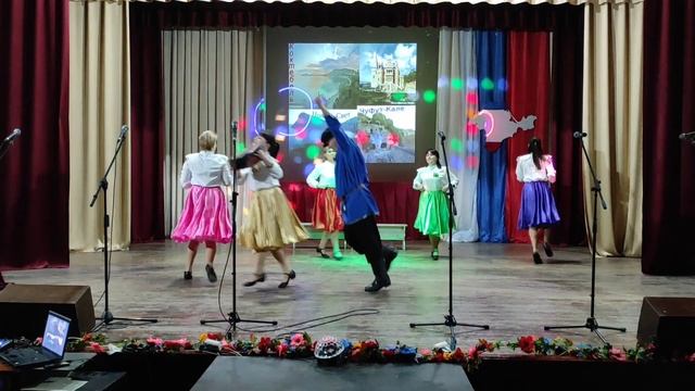 Танцевальный коллектив "Калинка", " В роще пел соловушка ". смотреть онлайн