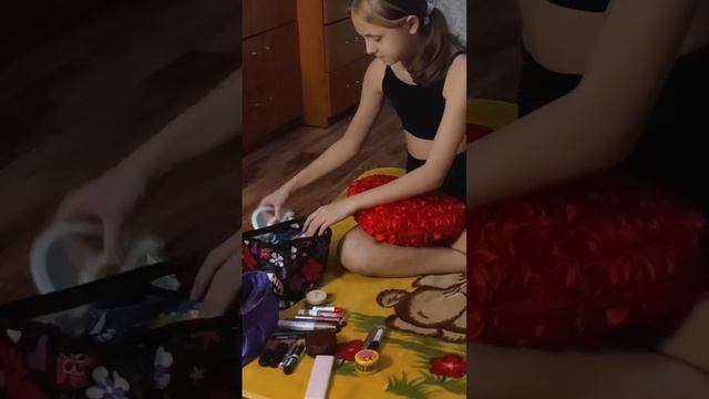 ||ОБЗОР|| ЧТО В НАШИХ КОСМЕТИЧКАХ? КАКАЯ КОСМЕТИКА У НАС ЕСТЬ? НОВИНКИ? смотреть онлайн