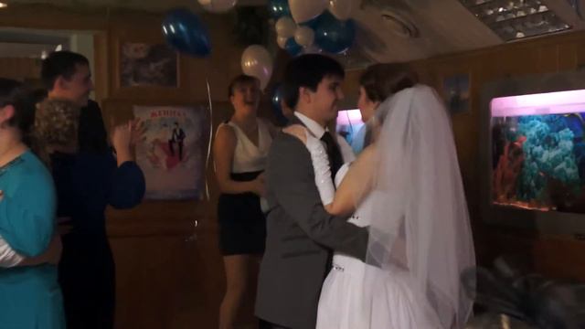 Саксофон на ваш праздник. Любительская съемка ведущей Ольги Сальниковой. смотреть онлайн