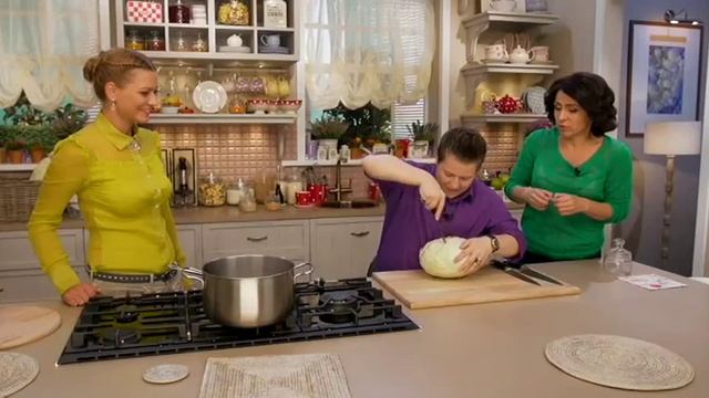 Как легко вырезать кочерыжку из капусты - Лайфхаки от Все буде смачно смотреть онлайн