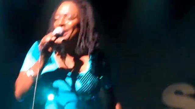 Sharon Jones and The Dap Kings 'Mama Don't Like My Man' - 26 Jun 2010 - Los Angeles смотреть онлайн
