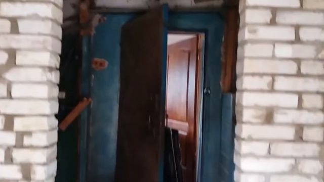 ВРАГ НЕ ПРОЙДЁТ - установка двери - перегородка из б.у кирпича смотреть онлайн