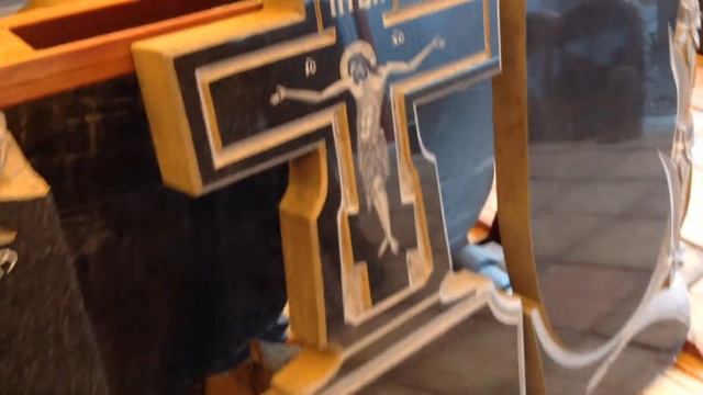 Памятник Крест на тумбе