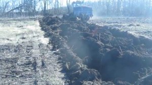 Трактор  Т-170 пашет плантаж