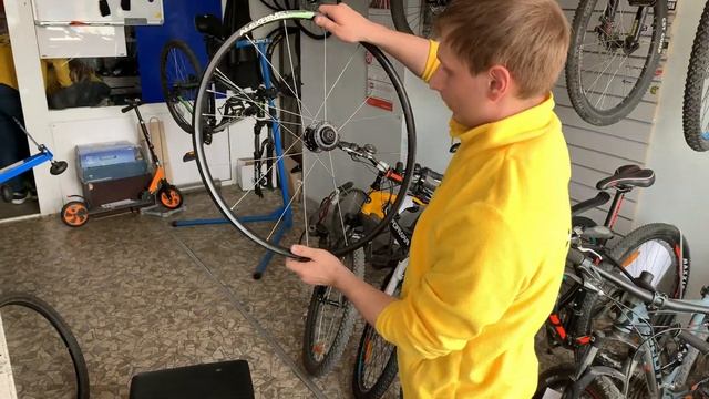 Как поменять спицы на колесе велосипеда? Переспицовка в три креста смотреть онлайн