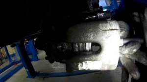 Замена задних тормозных колодок Пежо 408