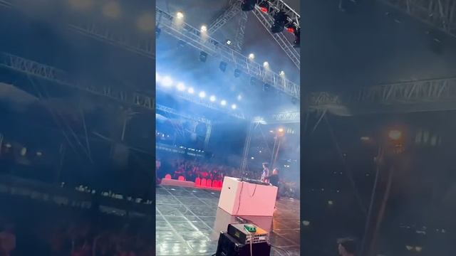 THE BEST CROWD IN THE WORLD…!?!? смотреть онлайн