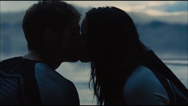 Голодные игры/OST The Hunger Games/Китнисс и Пит смотреть онлайн