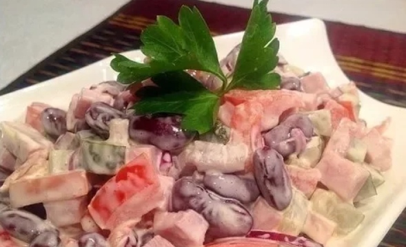 САЛАТ С ФАСОЛЬЮ И ВЕТЧИНОЙ смотреть онлайн