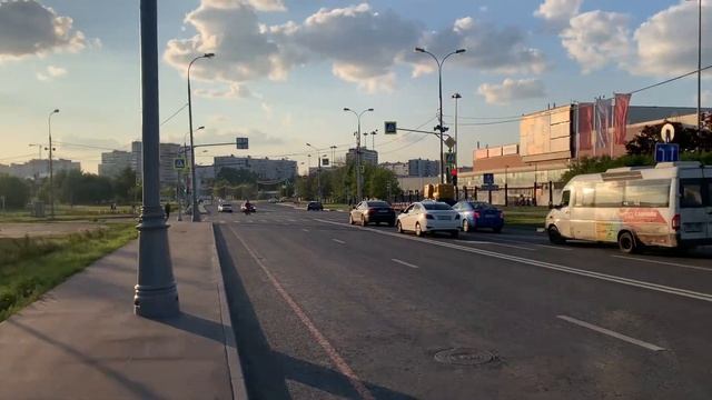 Прогулка возле ТЯК Москва по Краснодарской улице, Люблино, г. Москва, 02.07.2023 смотреть онлайн