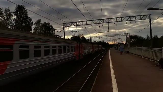 ЭД4М-0255 (бывшый Комфорт) в Сосновой Поляне. Первый рейс на Балт.направлении смотреть онлайн